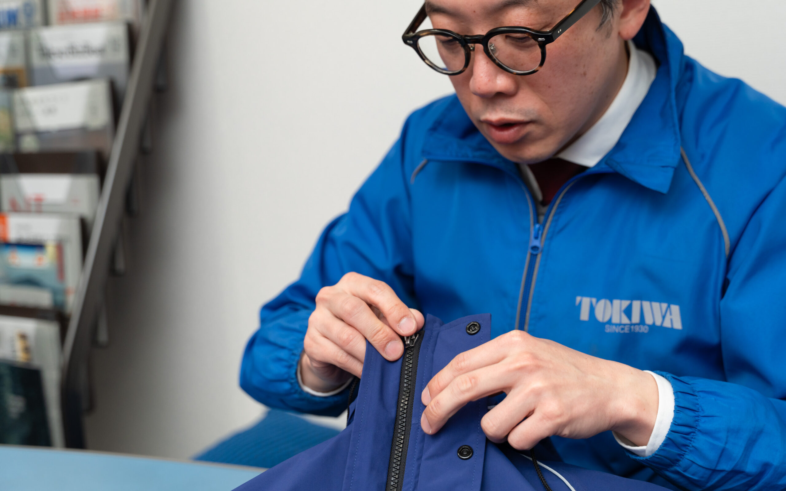 水が侵入しないよう細部まで徹底的にこだわったレインウェア:レインナビゲーター