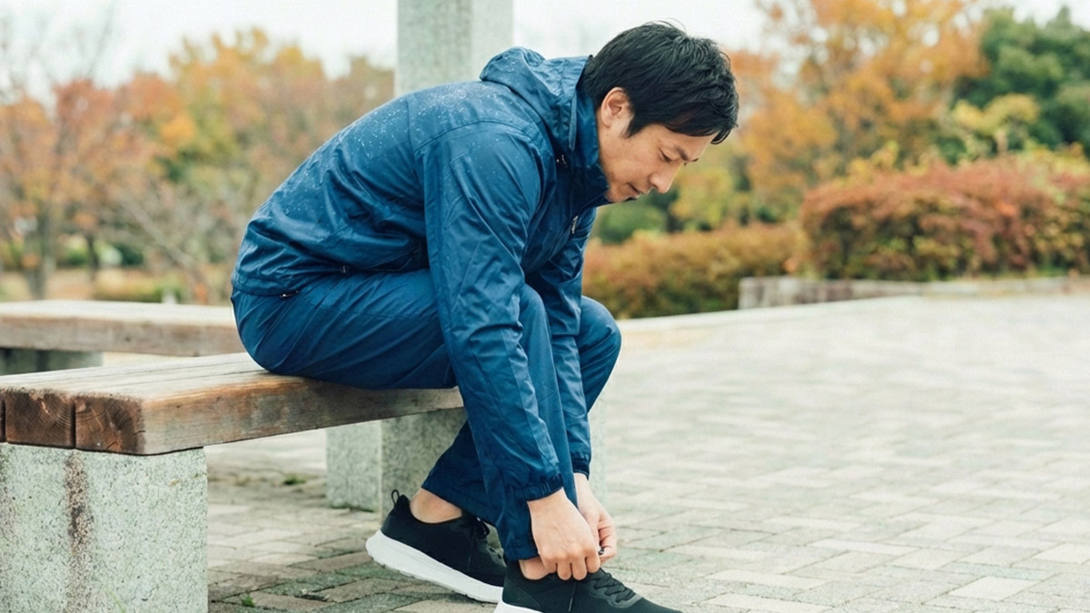 レインウェアを着ていて座るとなぜ濡れるのか？